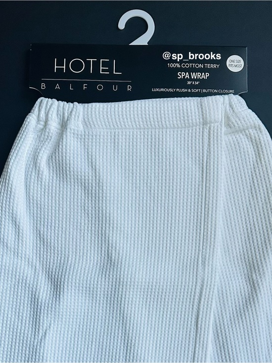 Hotel Balfour Other - 🎁Hotel Balfour Spa Wrap - White Cotton Waffle Terry Spa Wrap - 30” x 54”
